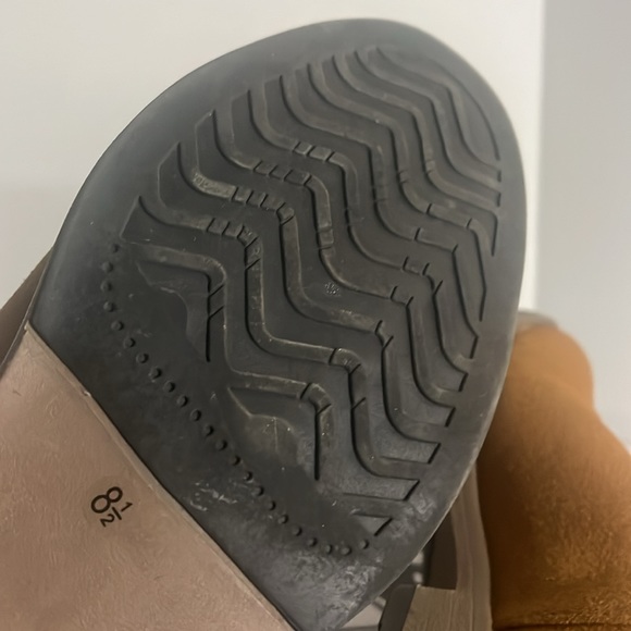 Golaiman  boots Like New Size 8.5 closet clean out sale. - Picture 10 of 12